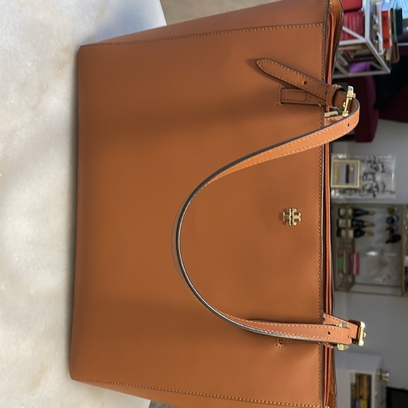 Tory Burch solid leather tote bag; brown leather; gold tone hardware - Picture 2 of 2